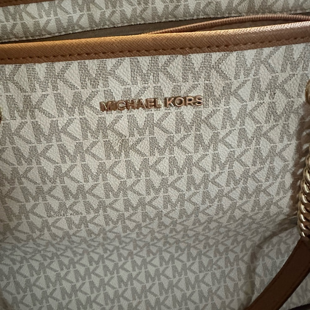 Michael Kors Jet Set Tote - Picture 3 of 11